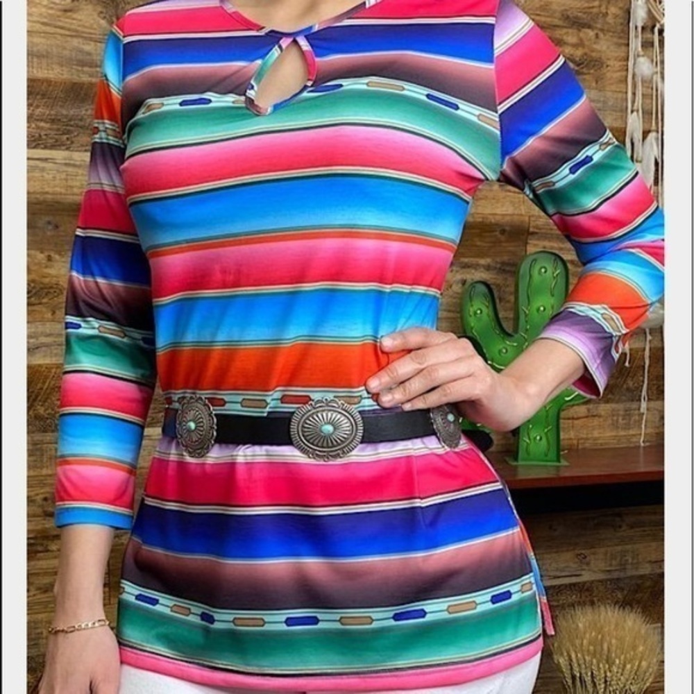Top with Keyhole Neckline and Side Slits Size Small